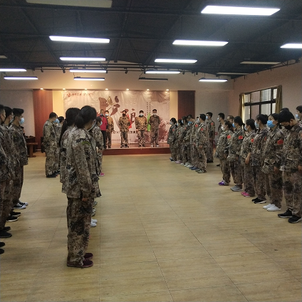 素质企业团建拓展训练